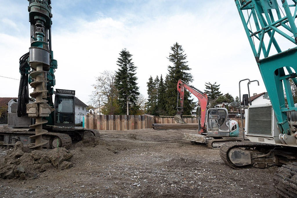 Baustellenansicht Neubau Enbringung Spundwaende